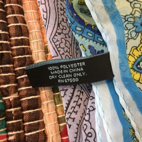 ✨ MAKE OFFER ✨
{CYNTHIA ROWLEY} SHEER PRINTED SCARF - Picture 3 of 6